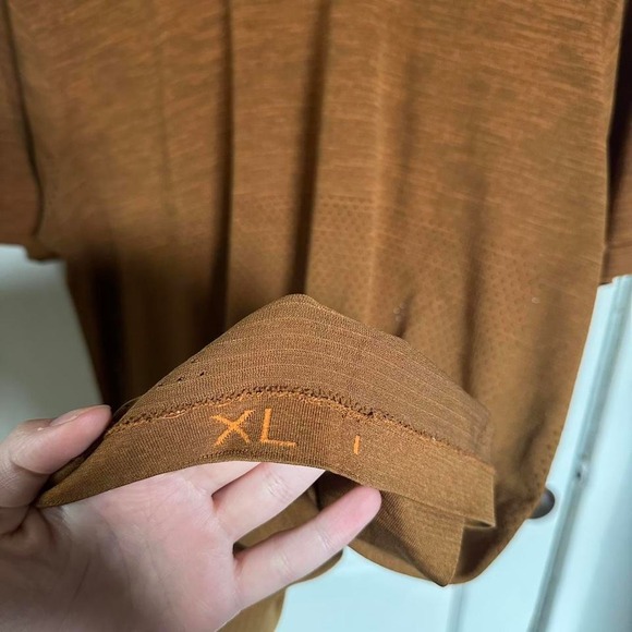 🖤 Lululemon Performance Tee - Picture 2 of 4